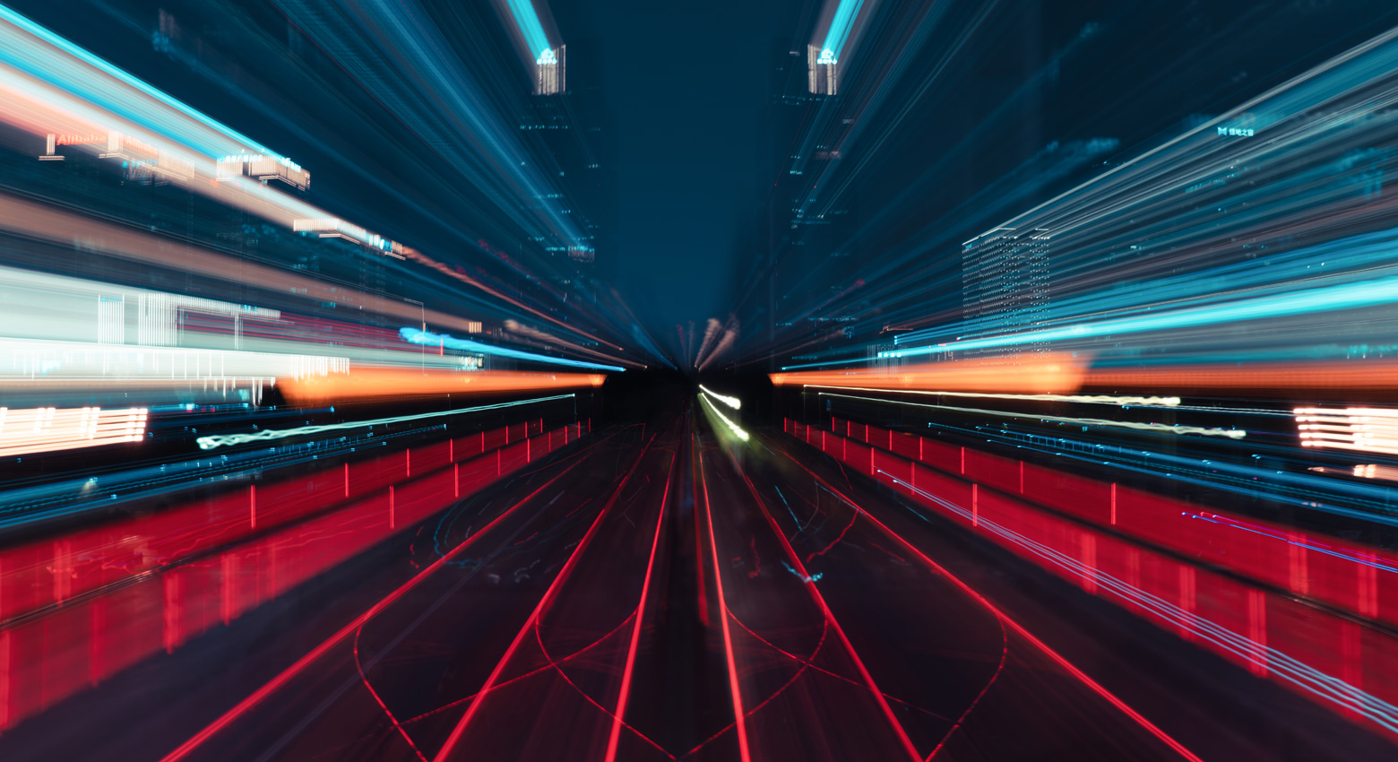 Scie luminose nelle strade cittadine 